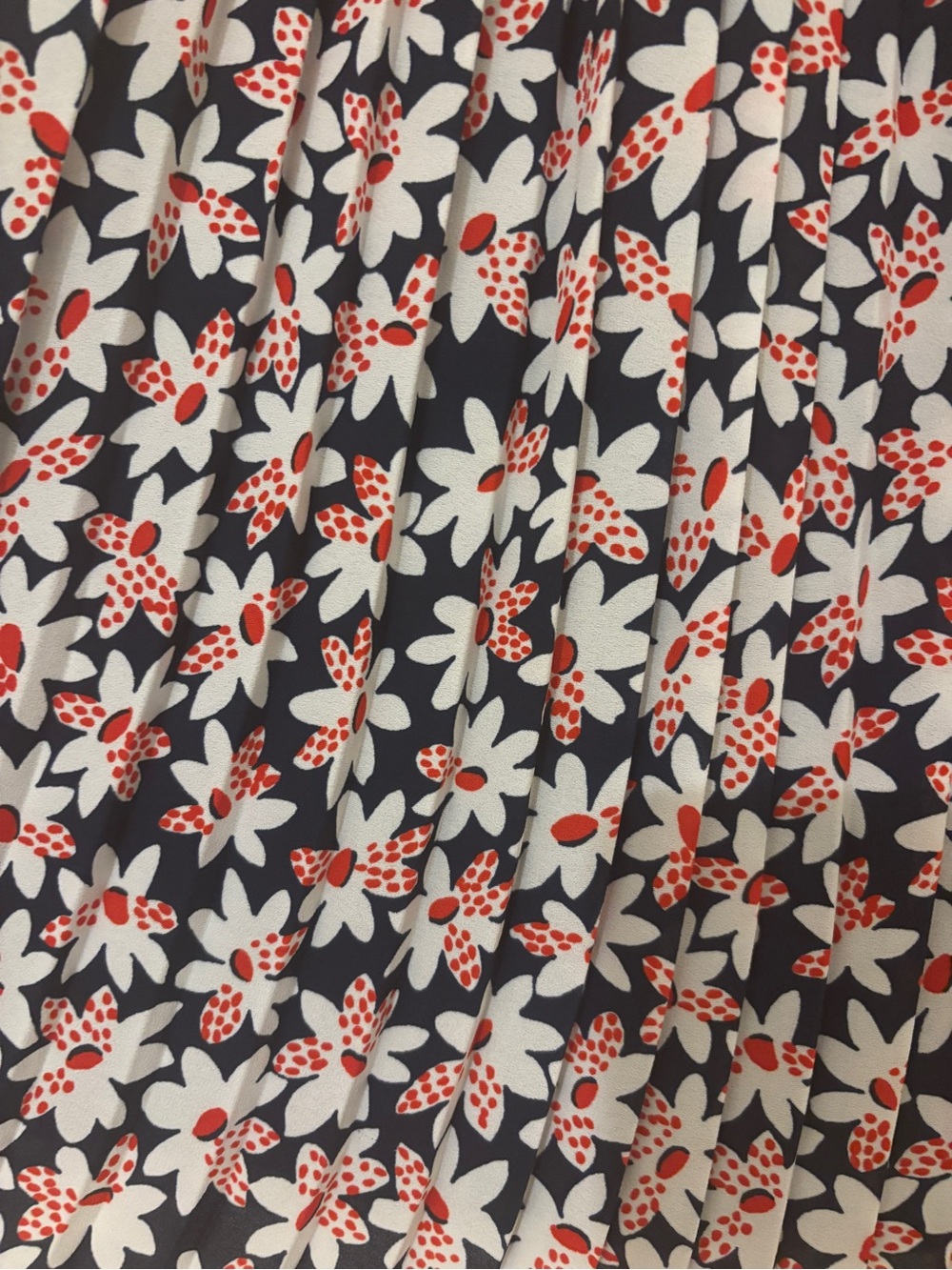 ❤️ J. Crew Navy Floral Pleated Skirt with White & Red Flowers ❤️ - Picture 2 of 4